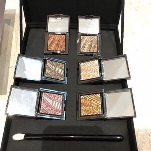 Chanteceille Metallic Eye Shadow Limited Edition 6 eye shadows brush set